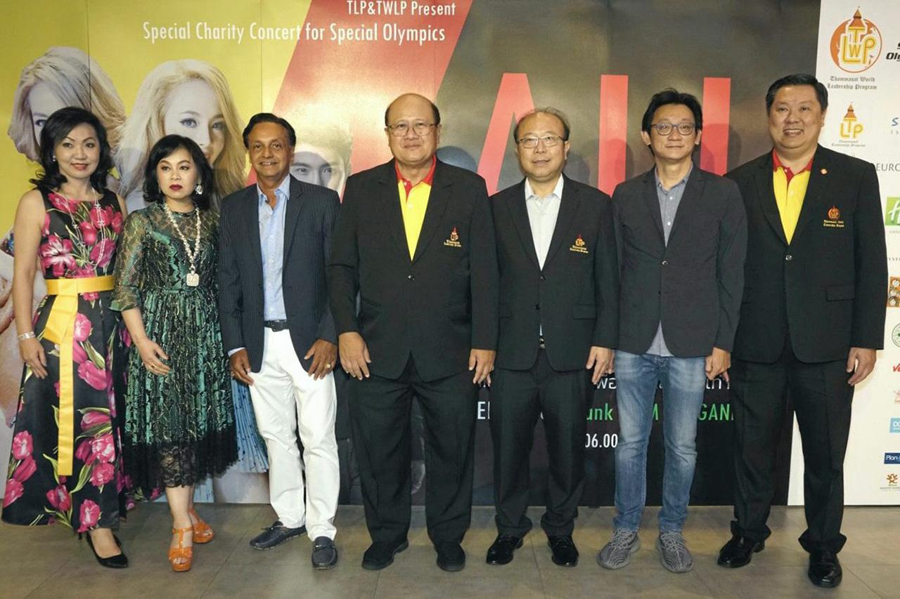 การกุศล - รศ.ดร.นริศ ชัยสูตร จัดคอนเสิร์ตการกุศล “All Their Hits All Time Hits” เพื่อหารายได้สนับสนุนกิจกรรมเพื่อสังคมและสเปเชียลโอลิมปิก โดยมี ดร.มนตรี ฐิรโฆไท, วีระ พฤกษ์วัฒนานนท์ และ กัลยาณี คงสมจิตร มาร่วมงานด้วย ที่โรงละครเคแบงก์ สยามพิฆเนศ วันก่อน.
