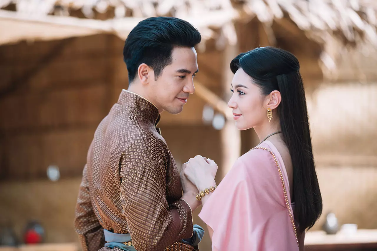เอาใจช่วย! แม่หญิงการะเกด ม้าดีดกะโหลกหลงยุค จะทำยังไงไม่ให้โป๊ะแตก