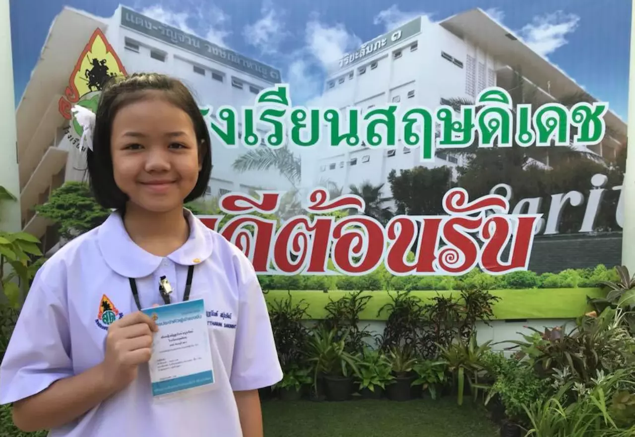 ปรบมือรัวๆ! 'น้องแพร' เด็กน้อยสอนแต่งหน้า คว้าฝันสู่ลอนดอนแฟชั่นวีค