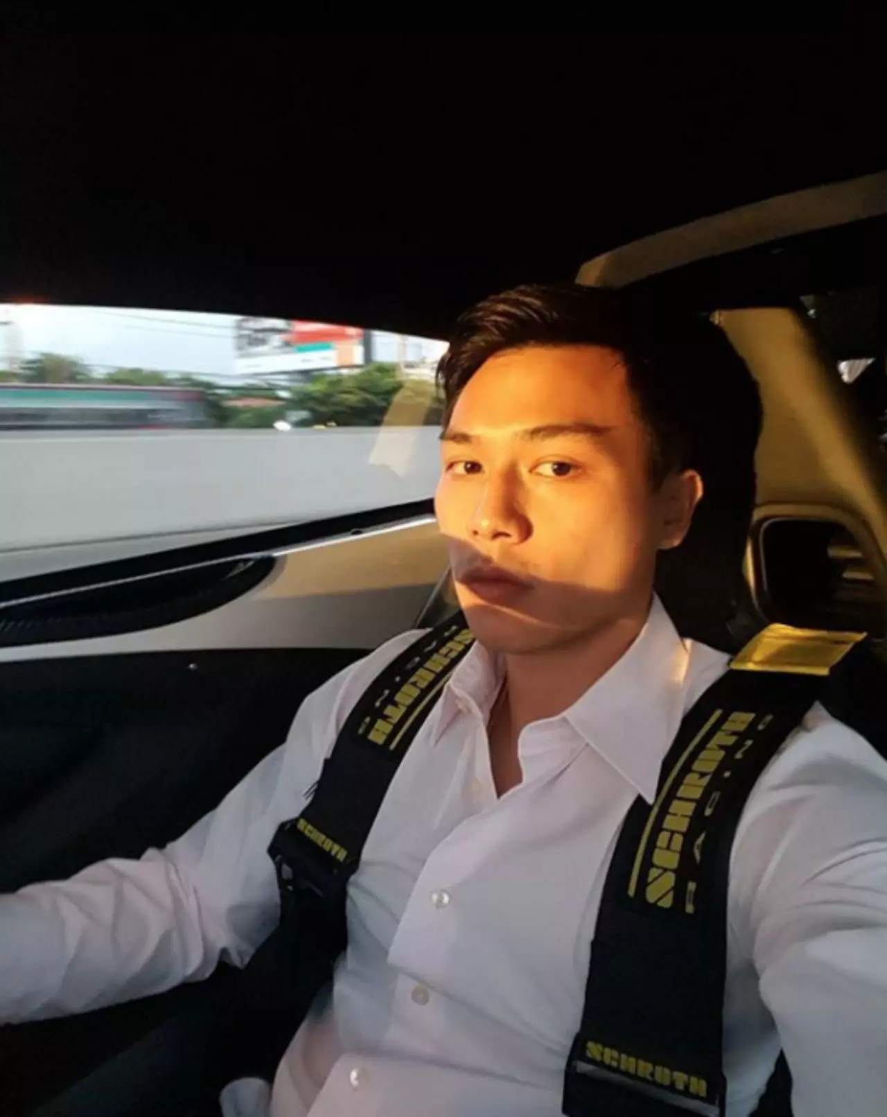 หล่อล่ำไม่เบา! รู้จักว่าที่เจ้าบ่าวขนมจีน ไฮโซพันล้าน 'เคน สารสาส'
