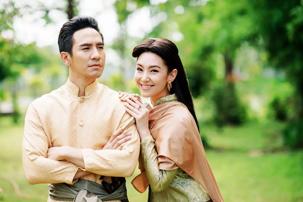 ส่องลุคหน้าผม พระนาง 'บุพเพสันนิวาส' แต่งได้ไม่ยาก