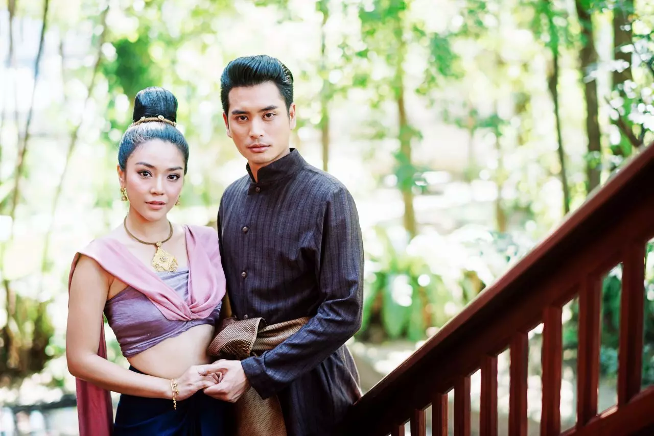 ส่องลุคหน้าผม พระนาง 'บุพเพสันนิวาส' แต่งได้ไม่ยาก