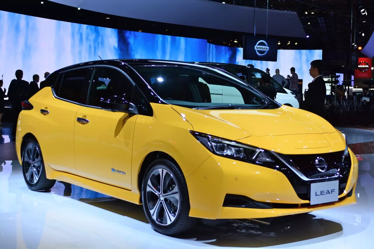 Yellow on sale nissan leaf