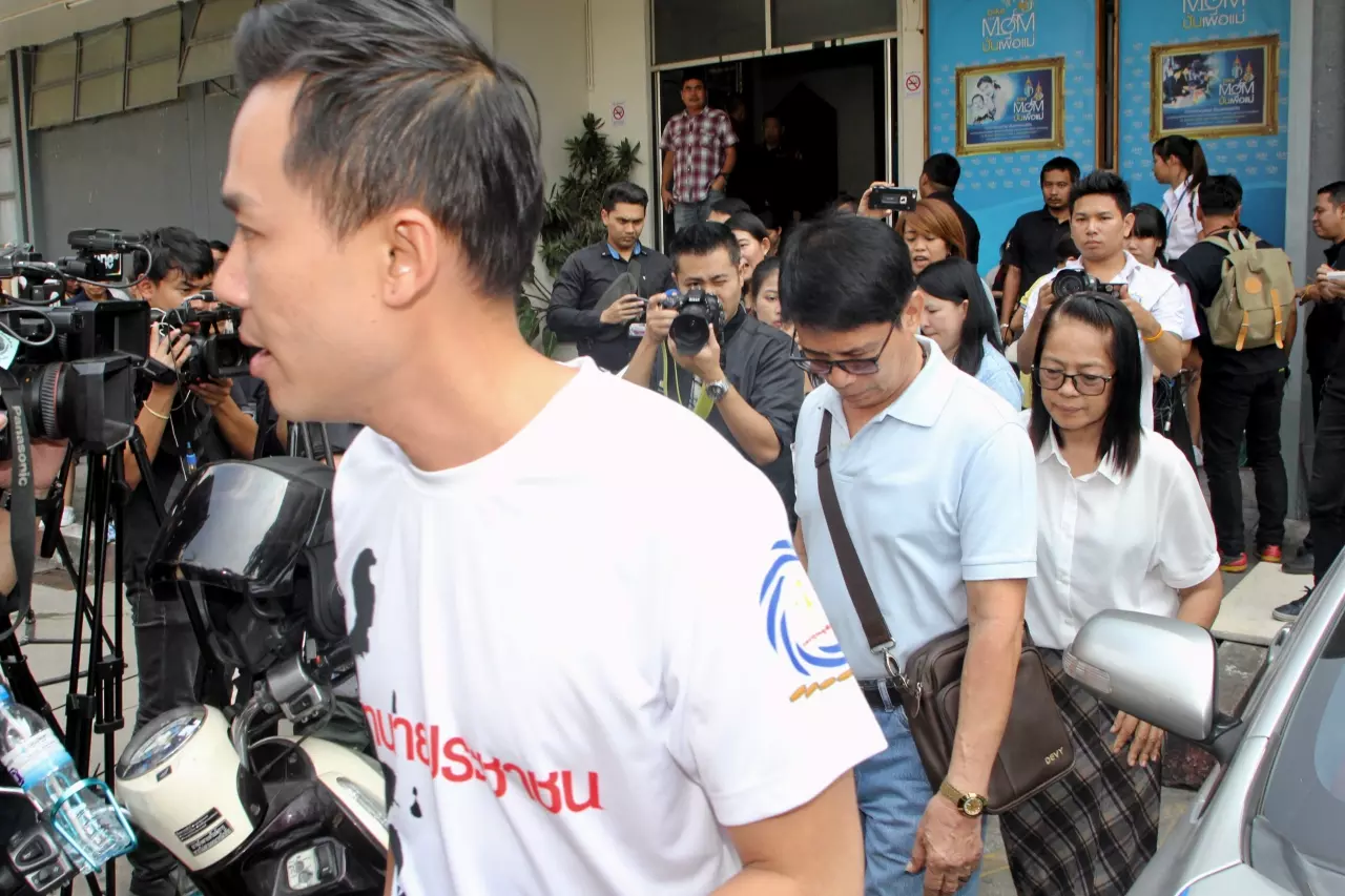 ทนายอยากดังมีเยอะ! ทนายรุ่นใหญ่ วิเคราะห์ปมษิทรา ใส่เสื้อยืดทำงาน ผิดหรือไม่?