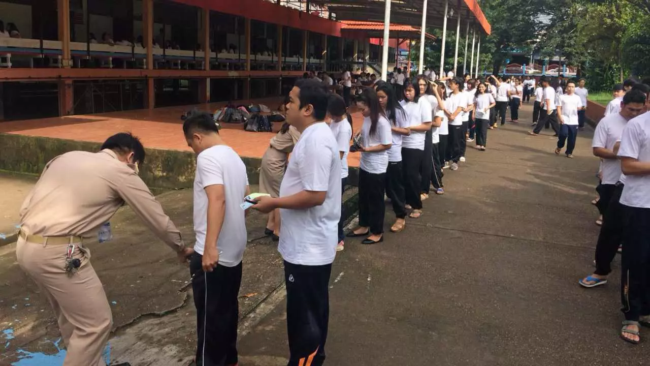 สอบบรรจุครูฯ ยุค4.0 ต้องสวมรองเท้าแตะ เท่านั้น!