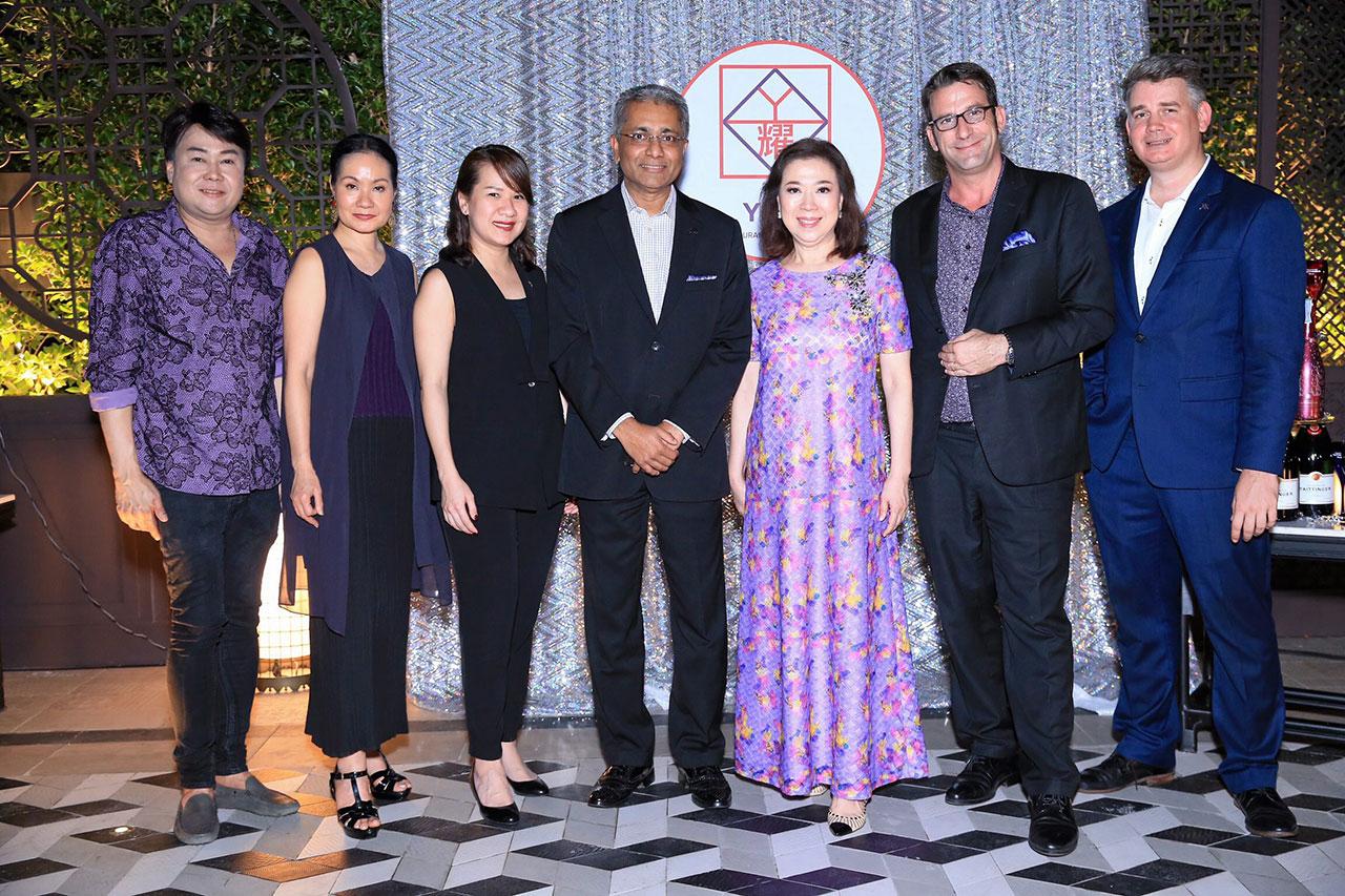 ดื่มเพลิน จอร์จ วารุกีซ จัดงาน “Purple Night’ By Champagne Taittinger Nocturne” เปิดตัวแชมเปญพรีเมียมระดับโลกจำหน่ายครั้งแรกในเมืองไทย โดยมี วราภรณ์ ศิริบุญมา, สุภี พงษ์พานิช และ อนณ พวงทับทิม มาร่วมงานด้วย ที่โรงแรมแบงค็อก แมริออท เดอะ สุรวงศ์ วันก่อน.