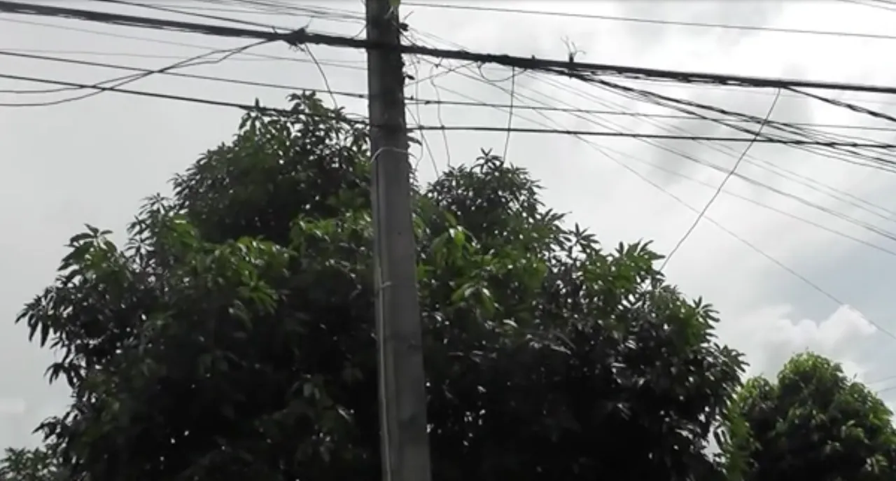 หวิดดับ! สายไฟเกี่ยวคอสาวเบญจเพส จยย.ล้มคว่ำ เป็นแผลยาวเกือบ 20 ซม.