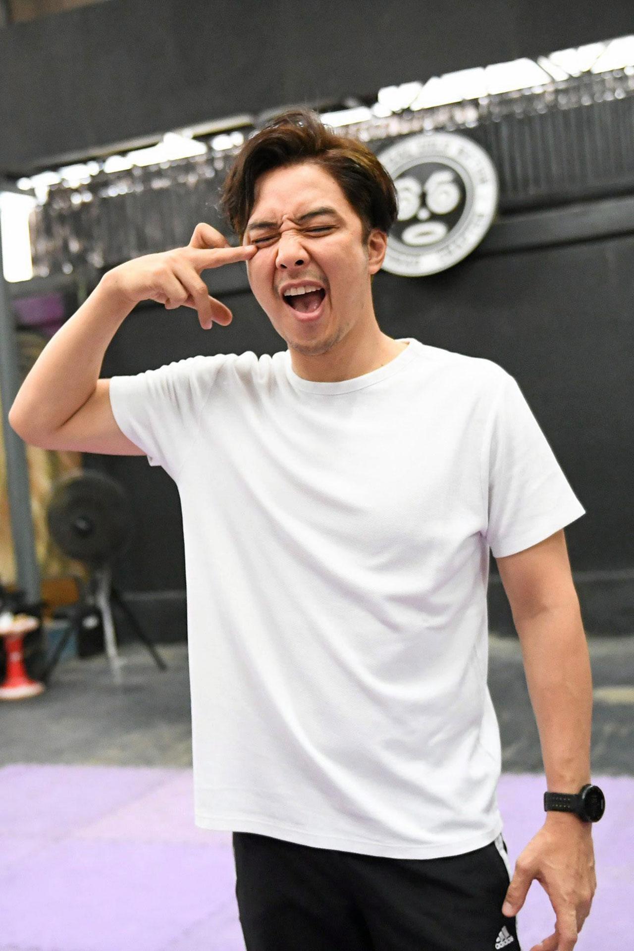 ท่าฮิตของเฮียเค้าล่ะ.