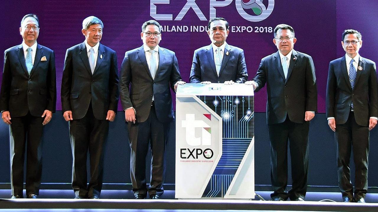 สุดยอด พล.อ.ประยุทธ์ จันทร์โอชา นายกรัฐมนตรี เปิดงาน “Thailand Industry Expo 2018” แนวคิดเปลี่ยนเพื่อปรับ ยกระดับไปสู่อุตสาหกรรม 4.0 โดยมี ดร.อุตตม สาวนายน, ดร.พสุ โลหารชุน และ ดร.สมชาย หาญหิรัญ มาร่วมงานด้วย ที่ชาเลนเจอร์ อิมแพค เมืองทองธานี วันก่อน.