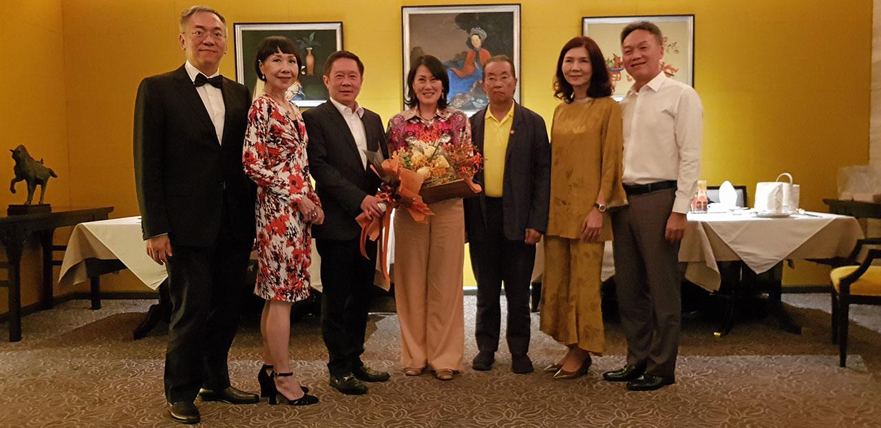 ปลื้มมาก ม.ร.ว.จัตุมงคล โสณกุล, ชูชาติ เพ็ชรอำไพ, มารชัย กองบุญมา และ พิมพ์ใจ ลี้อิสสระ นุกูล มาร่วมในงานเลี้ยงแสดงความยินดีแก่ บุษบา จิราธิวัฒน์ ในโอกาสได้รับรางวัล “สตรีผู้นำธุรกิจอนุรักษ์โลกตัวอย่าง 2561” จากสหพันธ์สมาคมสตรีนักธุรกิจ ที่โรงแรมสุโกศล วันก่อน.