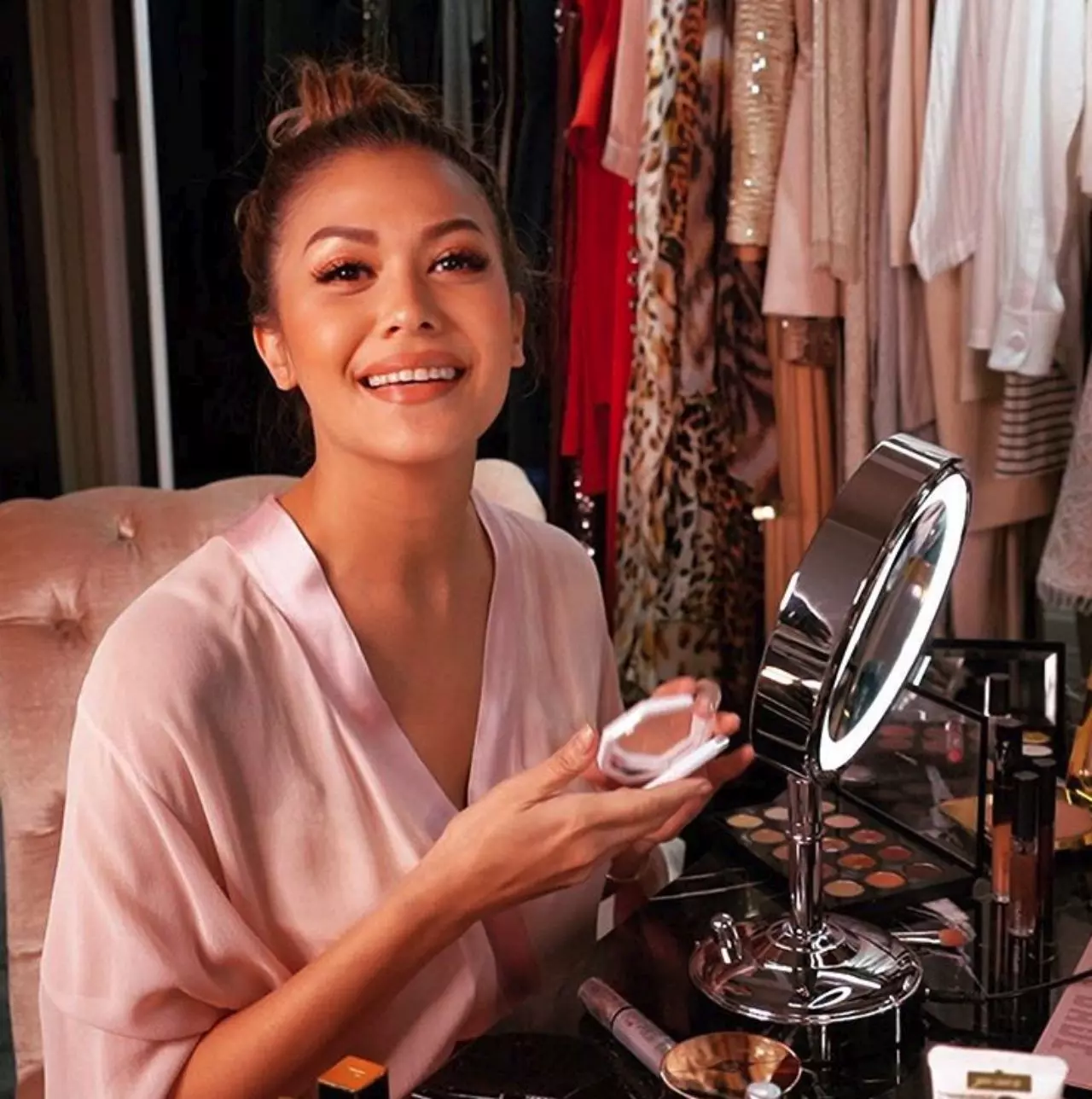 วลีเด็ด "สาจ๋า" ทำความรู้จัก "แพร วทานิกา" ไฮโซแซ่บเซ็กซี่เธอคือใคร?