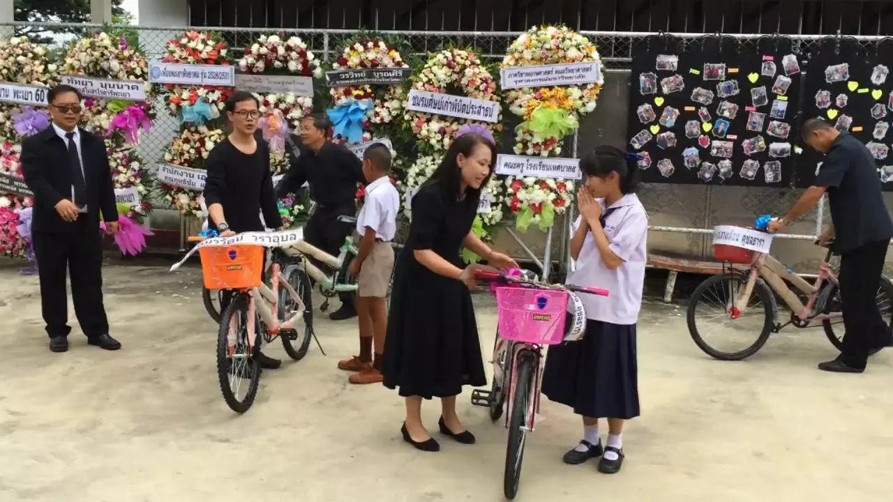 ได้บุญแรง! หรีดรถจักรยานเสร็จงานศพ มอบให้ นร.-จิตอาสา ใช้ประโยชน์
