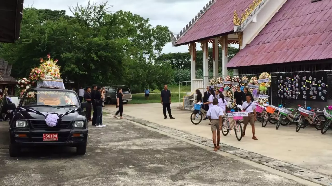 ได้บุญแรง! หรีดรถจักรยานเสร็จงานศพ มอบให้ นร.-จิตอาสา ใช้ประโยชน์