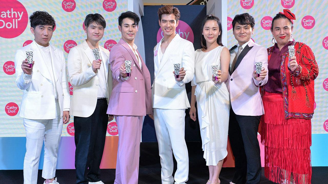 ใช้แล้วดี พงศ์วิวัฒน์ ทีฆคีรีกุล จัดงานเปิดตัว ธนภัทร กาวิละ ผลิตภัณฑ์ Cathy Doll Speed White CC Cream โดยมี วงศ์วิวัฒน์ ทีฆคีรีกุล, ชลธิดา ทีฆคีรีกุล, กานต์นิพัธน์ สนั่น-วงศ์, วินิจ บุญชัยศรี และ กฤษฏิ์ จิระเกียรติวัฒนา มาร่วมงานด้วย ที่ห้างเซ็นทรัลเวิลด์ วันก่อน.