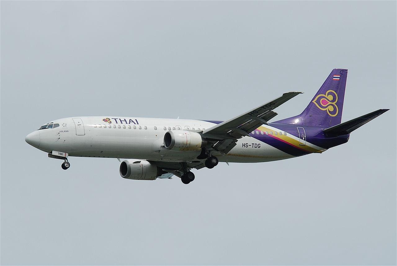 โบอิ้ง 737-400 ทะเบียน HS-TDG การบินไทย ภาพถ่ายโดย Aero Icarus Zürich, Switzerland จากวิกิพีเดีย