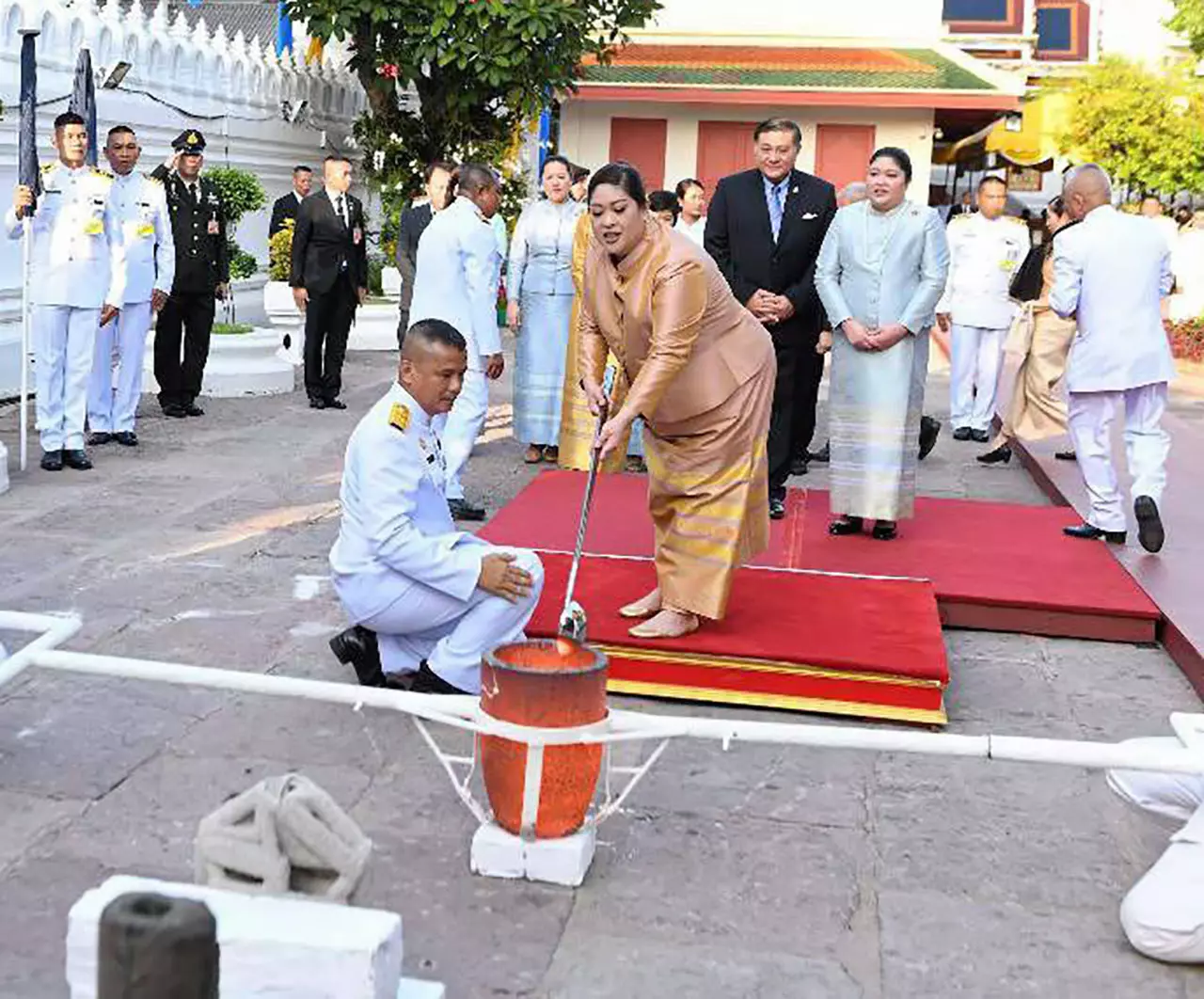 องค์หริภาทรงสร้าง “พระพุทธปฏิมาสิริภานิรมิต”