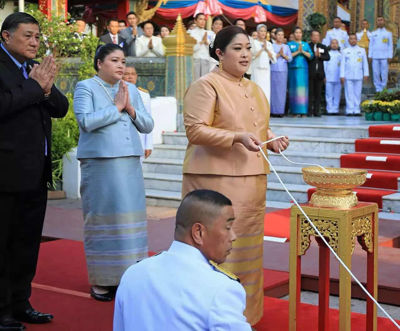องค์หริภาทรงสร้าง “พระพุทธปฏิมาสิริภานิรมิต”