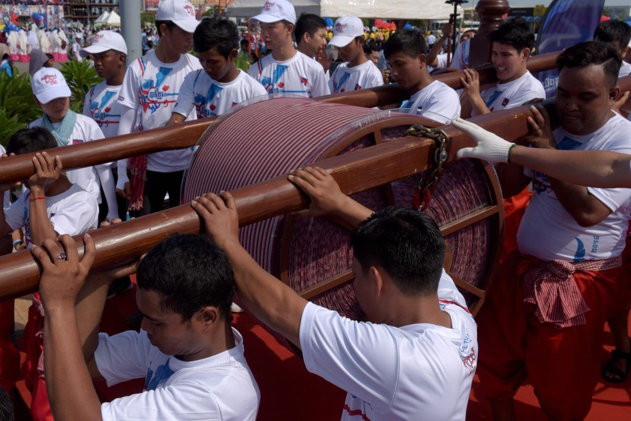 ม้วนผ้าขาวม้าผืนยาวที่สุดในโลก