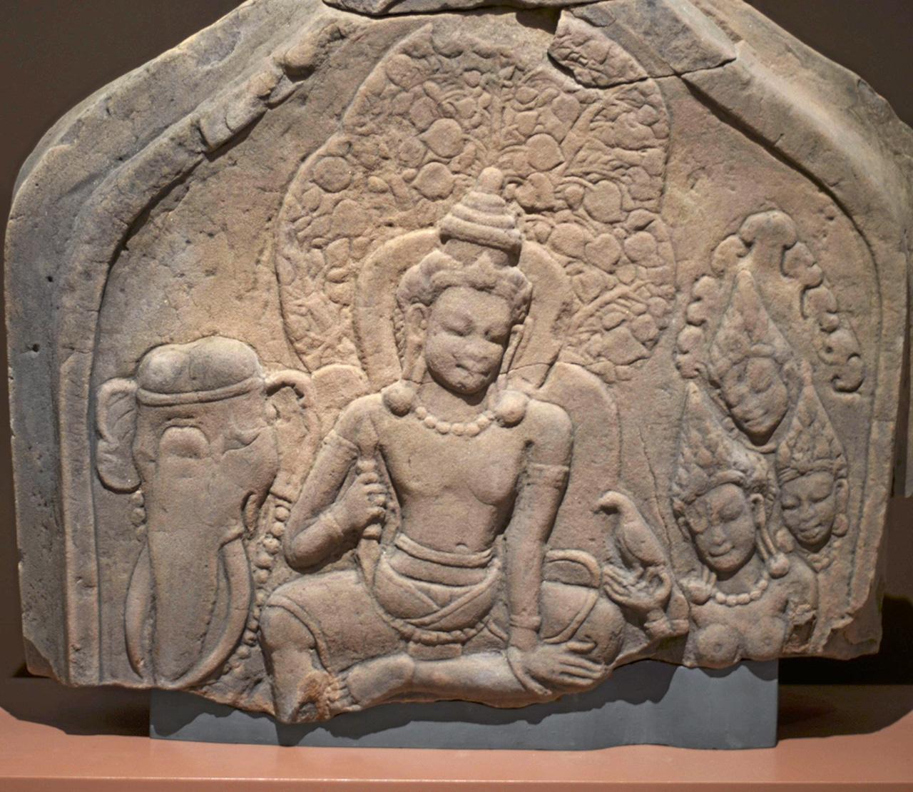ภาพสลักเรื่องกุลวกชาดกบนใบเสมาสมัยทวารวดี พบที่เมืองฟ้าแดดสงยาง กาฬสินธุ์.