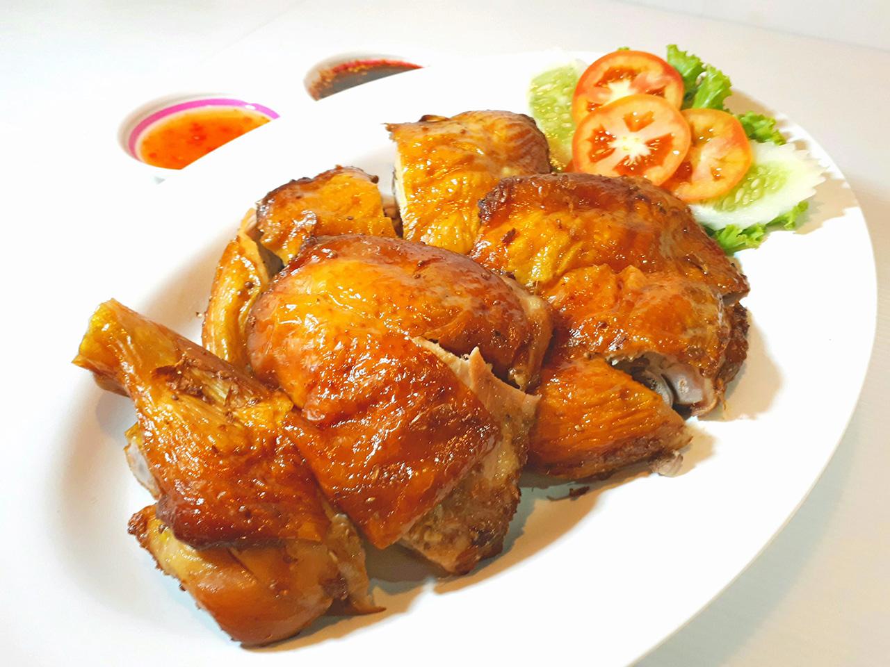 ไก่ย่างเมืองยศเมนูเด็ดและขายดีที่สุดของร้าน.