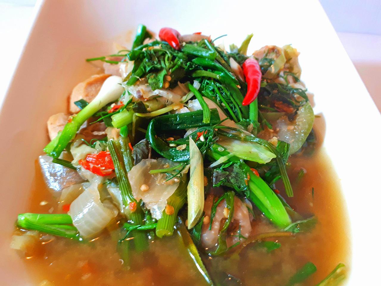แกงอ่อมไก่บ้านนํ้าซุปแซ่บไก่บ้านเหนียวนุ่ม.