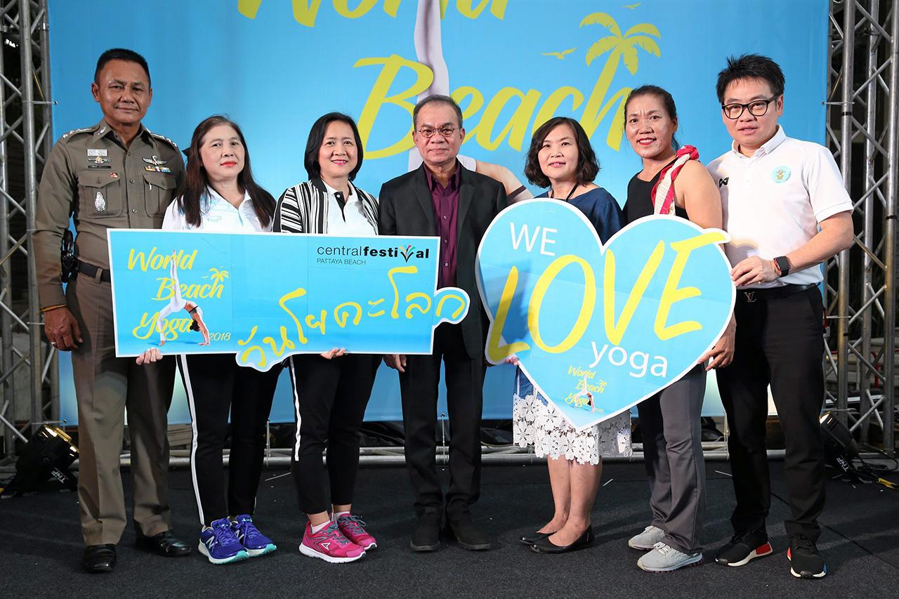 โยคะ - วุฒิพล เจริญผล และ รณิดา รตนชัยโชค เปิดงาน WORLD BEACH YOGA 2018เพื่อสนับสนุน ให้ประชาชนได้เล่นโยคะออกกำลังกายและส่งเสริมการท่องเที่ยวเมืองพัทยา โดยมี รัตนชัย สุทธิเดชานัย และ สุลัดดา ศรุติลาวัณย์ มาร่วมงานด้วย ที่ห้างเซ็นทรัลเฟสติวัล พัทยา บีช วันก่อน.