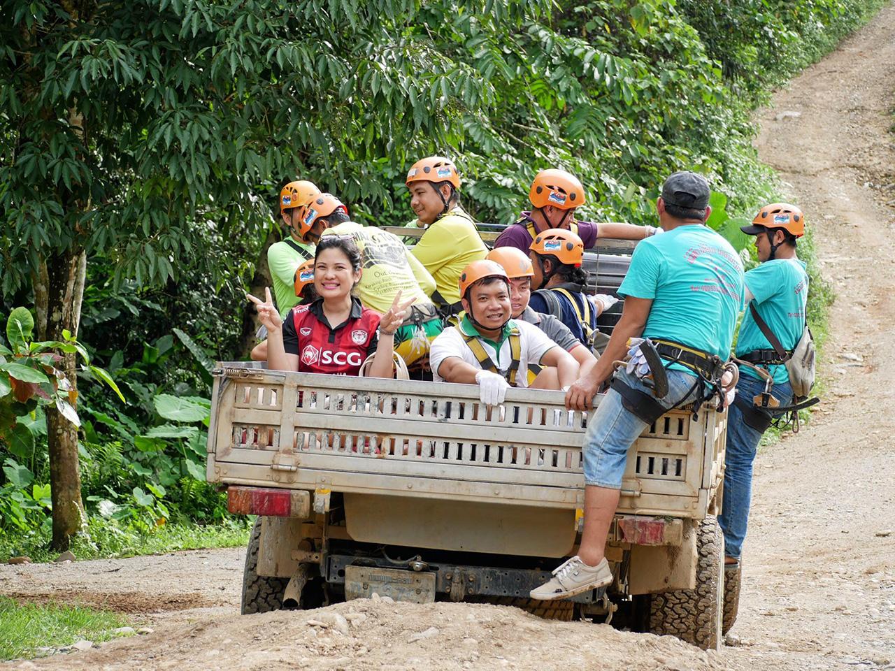 สื่อมวลชนอาเซียนสนุกสนานกับการท่องเที่ยวแบบผจญภัยที่ สปป.ลาว.