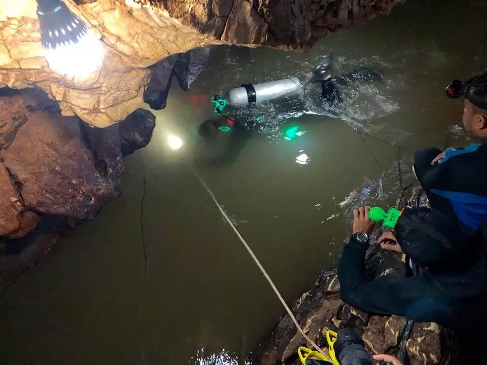 เจาะโจทย์ยาก ช่วย 13 ชีวิตติดถ้ำหลวง ไขปมลึก "จ่าแซม" อดีตซีลสุดแกร่งเสียชีวิต