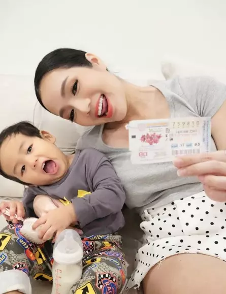 งวดหน้าต้องซื้อตาม อ๋อม ถูกลอตเตอรี่ติดๆ กันหลายงวดแล้ว