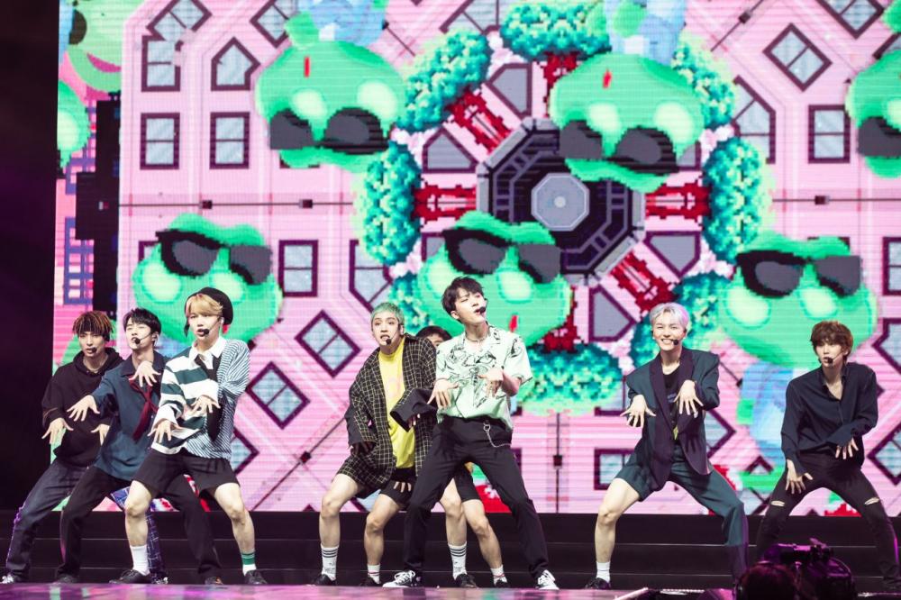 PENTAGON โชว์สนุก