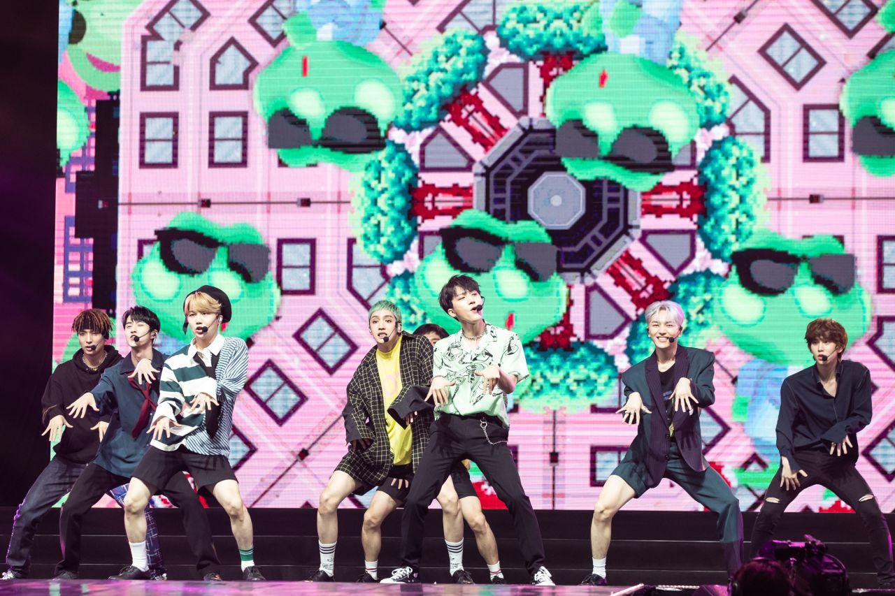 PENTAGON โชว์สนุก