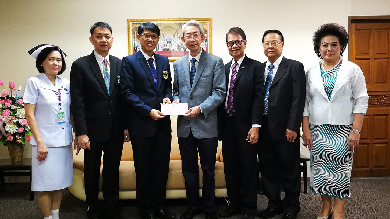 ใจบุญ กิตติพงษ์ เตรัตนชัย มอบเงินจำนวน 200,000 บาท ให้แก่ นพ.เพชรพงษ์ กำจรกิจการ ผอ.โรงพยาบาลกลาง เพื่อสมทบทุนบูรณาการห้องผ่าตัด โดยมี ไพรัช วรปาณิ, นพ.อดิศร วิตตางกูร, ภาภูมิ สรอัฒฑ์ และ ยุวดี เตรัตนชัย มาร่วมในพิธีด้วย ที่โรงพยาบาลกลาง วันก่อน.