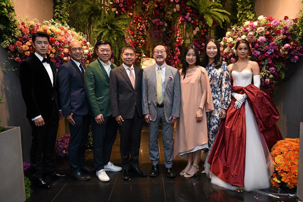 เจ็ดสิบเอ็ดปี สุทธิธรรม จิราธิวัฒน์ จัดงานฉลอง “71 ปี ห้างเซ็นทรัล” ในคอนเซปต์ The World Of Floral Wonders โดยมี ทวีศักดิ์ เลิศประพันธ์, พิชัย จิราธิวัฒน์, ณัฐธีรา บุญศรี, ธาพิดา นรพัลลภ และ อุรัสยา เสปอร์บันด์ มาร่วมงานด้วย ที่ล็อบบี้เลานจ์ เซ็นทรัลชิดลม วันก่อน.