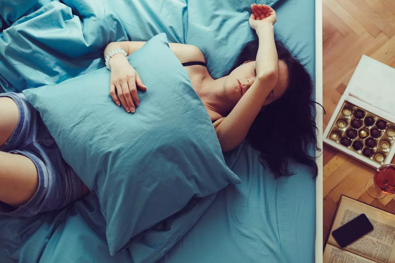 9 สาเหตุเกิดสิว 'นอนดึก' ทำให้ 'สิว' ขึ้นเยอะจริงหรือไม่?
