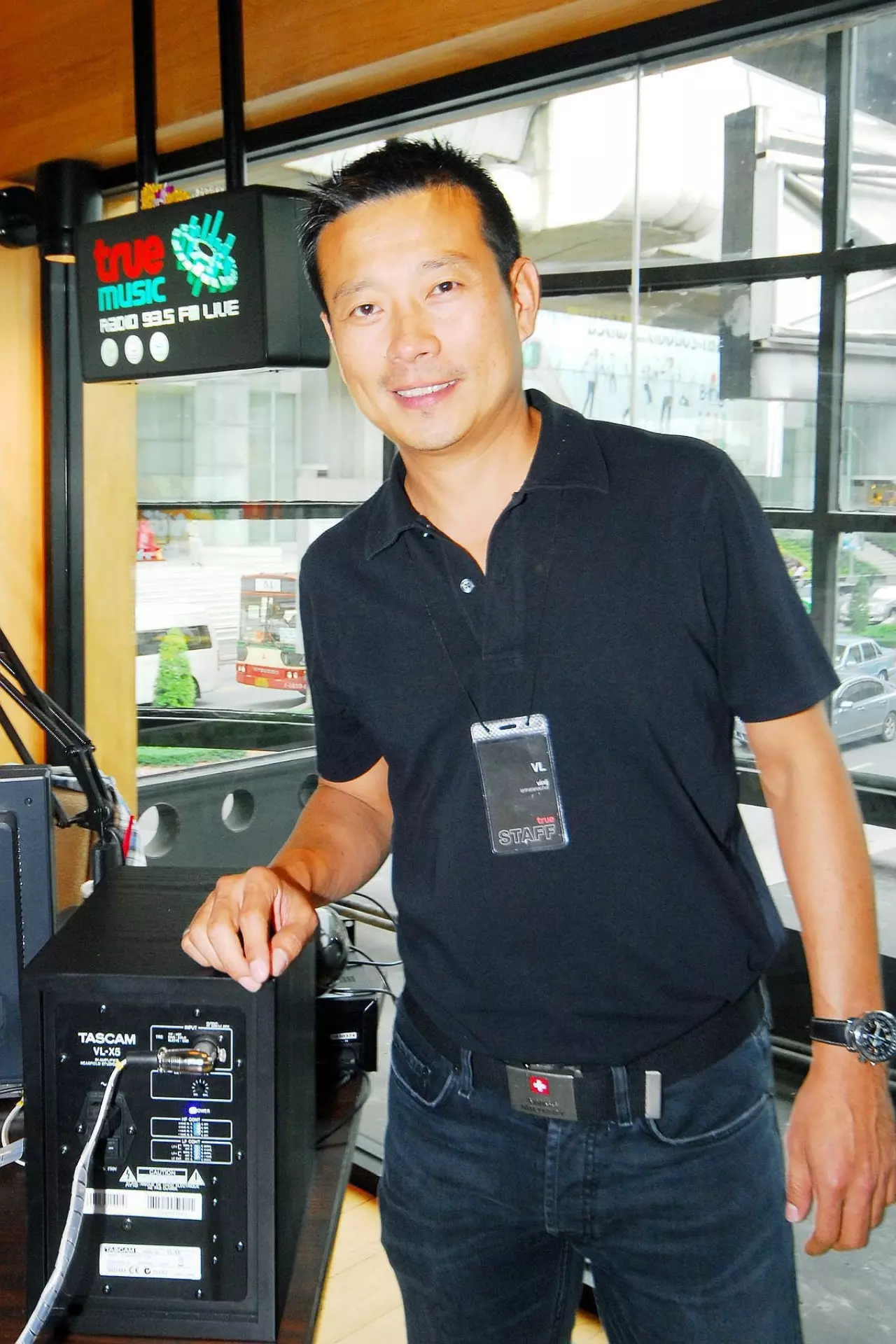 ดิจิตอลฆ่าวิทยุ? DJ ขาลง จะอยู่อย่างไร เมื่อคนฟังไม่โทรมาขอเพลง