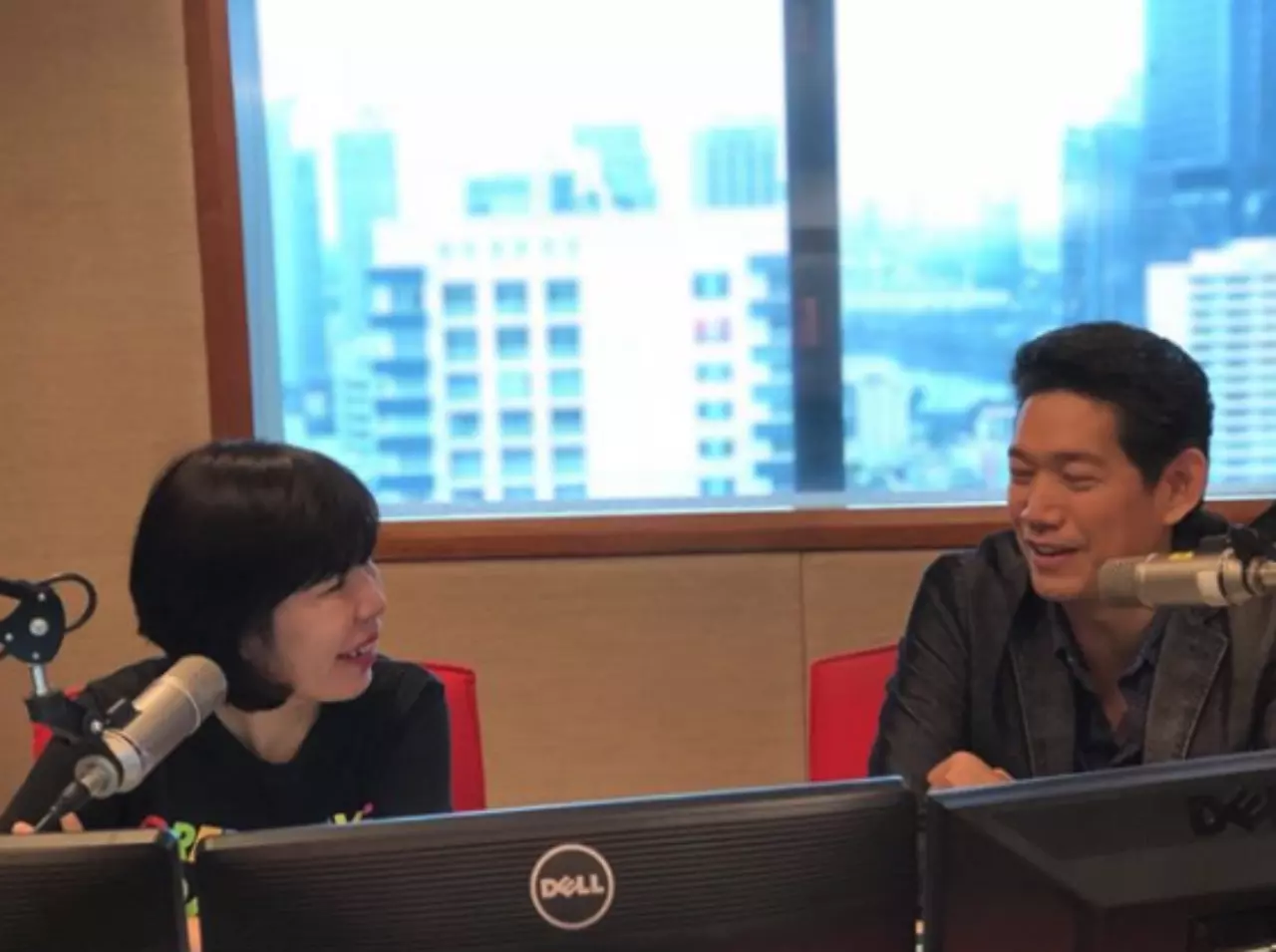ดิจิตอลฆ่าวิทยุ? DJ ขาลง จะอยู่อย่างไร เมื่อคนฟังไม่โทรมาขอเพลง