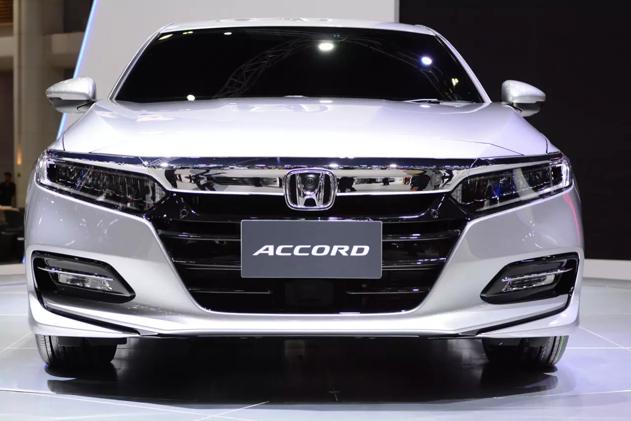 อย่างหล่อ! HONDA CIVIC รุ่นปรับโฉม 2019 ราคามาแล้ว