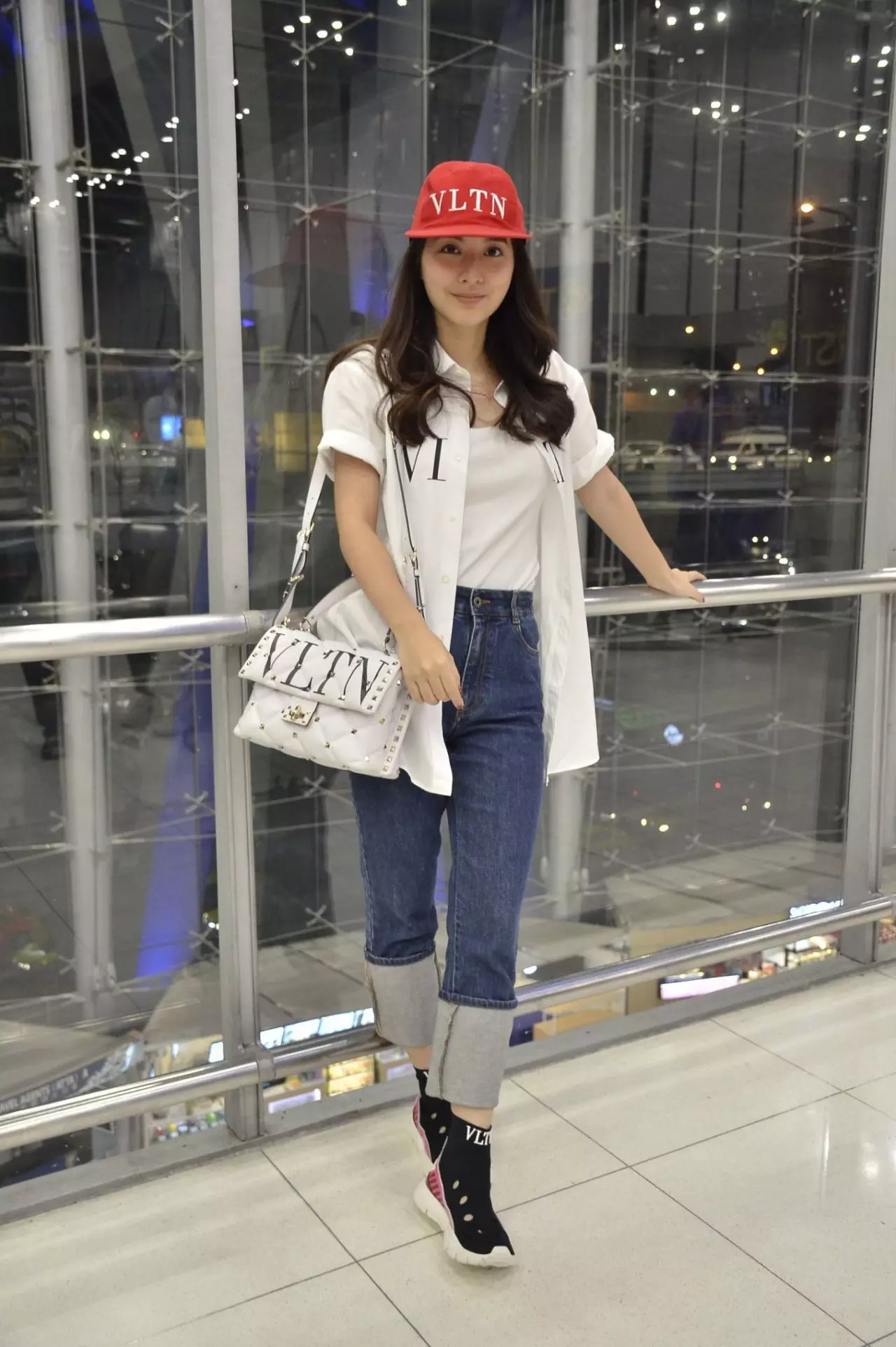 แฟชั่น "มิว นิษฐา" สุดปังถึงต่างแดน ลักชัวรี่ลุคสยบทุกสายตา