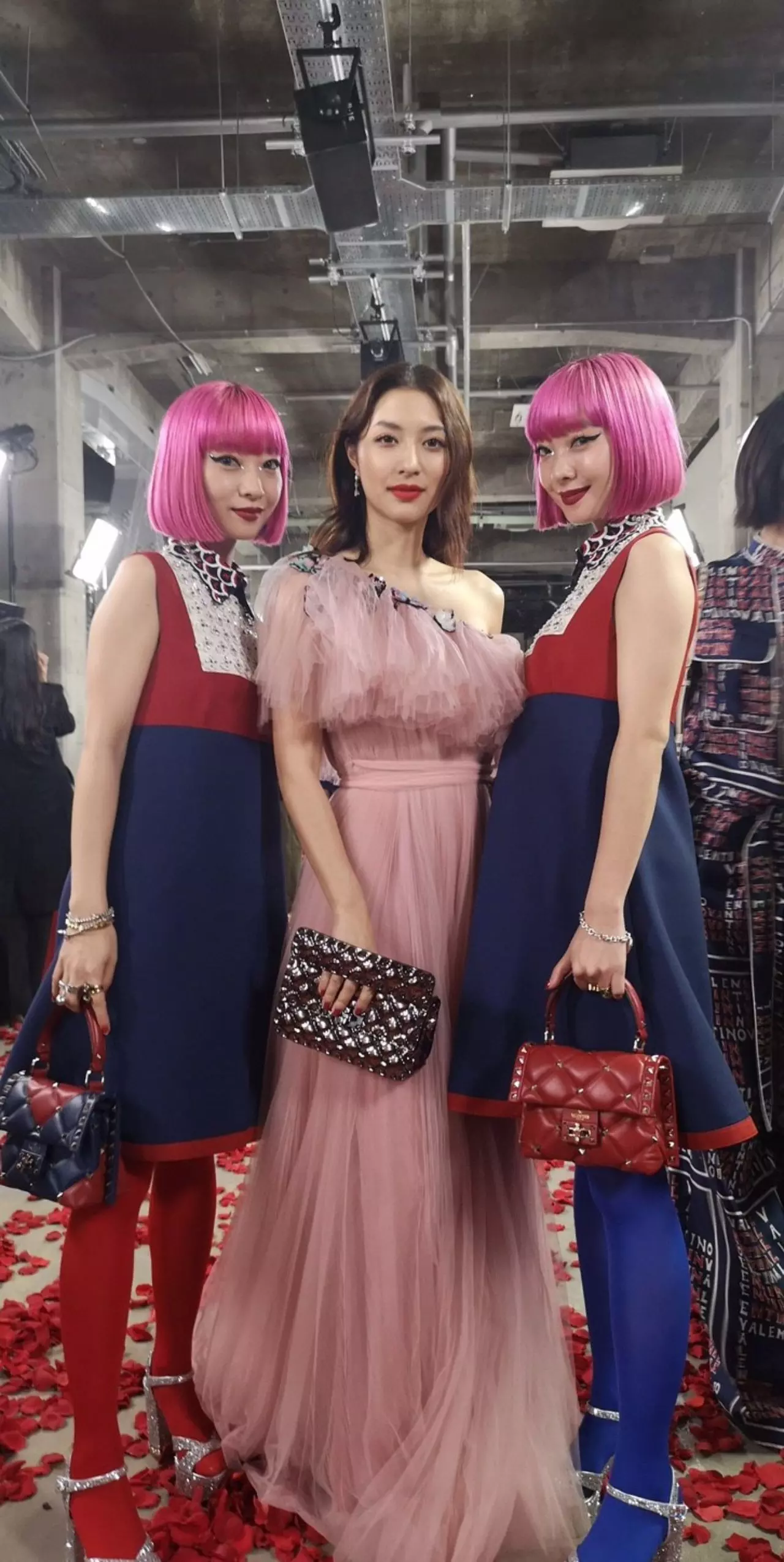 แฟชั่น "มิว นิษฐา" สุดปังถึงต่างแดน ลักชัวรี่ลุคสยบทุกสายตา