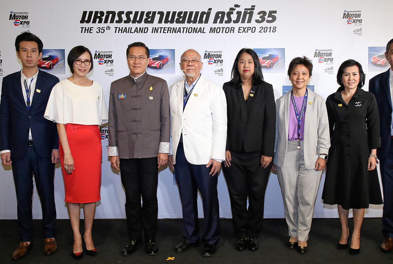 ไปดูรถ วีระศักดิ์ โควสุรัตน์ รมว.การท่องเที่ยวและกีฬา เปิดงาน “มหกรรมยานยนต์ ครั้งที่ 35” ให้แก่ ขวัญชัย ปภัสร์พงษ์ จัดถึง 10 ธ.ค. โดยมี จามรี เกษตระกูล, กิตติมา รัตนแสงเสถียร, ชัญญ์ญาณ์ ธำรงวินิจฉัย และ มาโนชญ์ ฤกษ์ศิระทัย มาร่วมงานด้วย ที่อิมแพ็ค เมืองทองธานี วันก่อน.