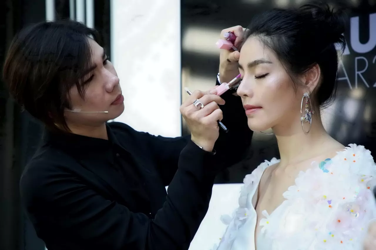ส่องเทรนด์แต่งหน้าปี 2019 เทคนิคแต่งตาม 8 ลุค 4 ฤดูกาล