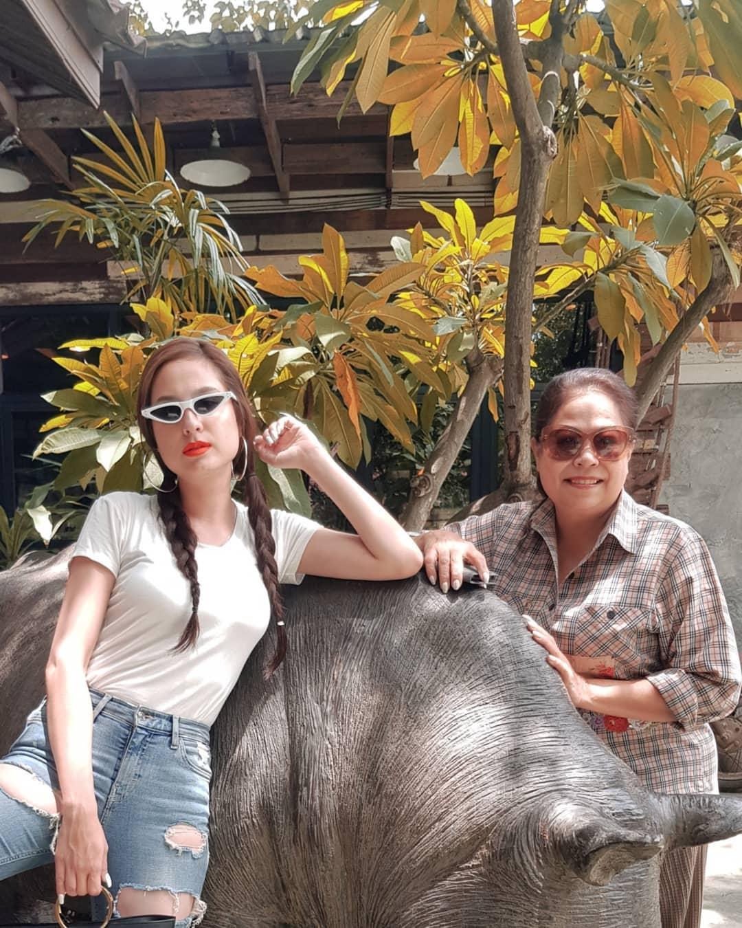 ขวัญ อุษามณี และแม่แอ๊ว ปราณี