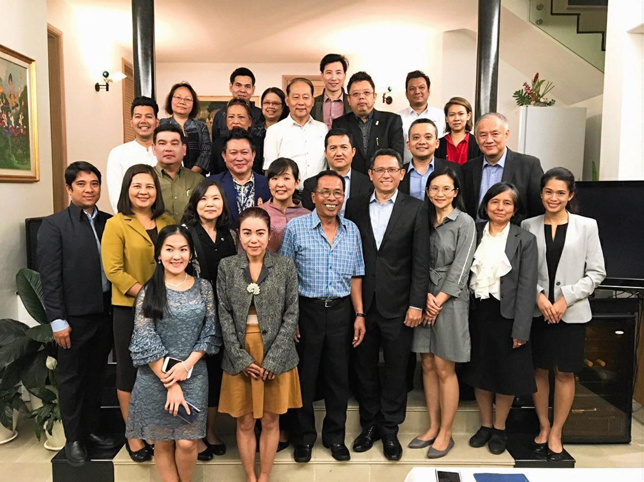 พบปะสังสรรค์ จักรกฤติ กระจายวงศ์ กสญ.ณ นครซิดนีย์ ออสเตรเลีย จัดงานสังสรรค์และพบปะหารือระหว่าง ทีมประเทศไทย กับสื่อมวลชนไทยในซิดนีย์ เพื่อสร้างเครือข่ายการทำงานร่วมกัน ในการบริการชาวไทย.