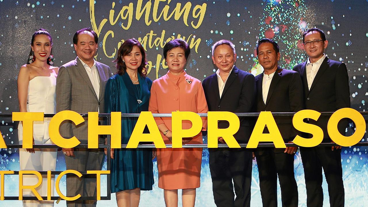 รับปีใหม่ ชาย ศรีวิกรม์ และ ศิลปสวย ระวีแสงสูรย์ จัดงาน “Ratchaprasong Lighting & Countdown 2019” เปิดไฟประดับ 14 อาคารทั่วย่านราชประสงค์ เพื่อเชิญชวนนักท่องเที่ยวส่งท้ายปีเก่าต้อนรับปีใหม่ โดยมี ปกรณ์ พรรธนะแพทย์ มาร่วมงานด้วย ที่เกษรวิลเลจ วันก่อน.