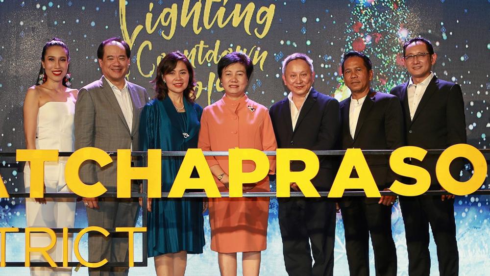 รับปีใหม่ ชาย ศรีวิกรม์ และ ศิลปสวย ระวีแสงสูรย์ จัดงาน “Ratchaprasong Lighting & Countdown 2019” เปิดไฟประดับ 14 อาคารทั่วย่านราชประสงค์ เพื่อเชิญชวนนักท่องเที่ยวส่งท้ายปีเก่าต้อนรับปีใหม่ โดยมี ปกรณ์ พรรธนะแพทย์ มาร่วมงานด้วย ที่เกษรวิลเลจ วันก่อน.