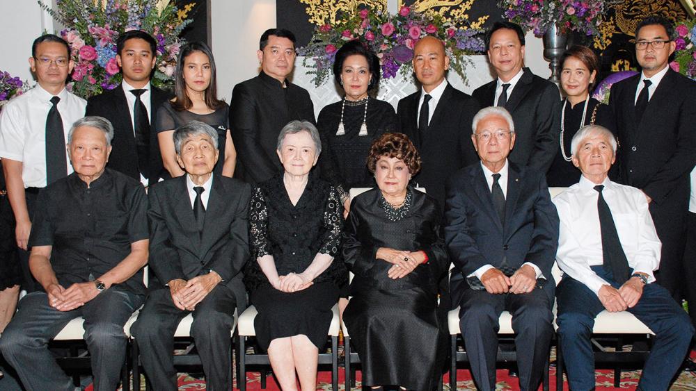 สู่สุคติ พญ.จาดศรี ประจวบเหมาะ เป็นประธานในพิธีสวดพระอภิธรรมศพ รศ.กรรติกา ณ สงขลา มารดา ฐิติพร สนิทวงศ์ ณ อยุธยา กับ พัชรีภรณ์ วิกิตเศรษฐ์ โดยมี ศ.ทพ.สถิตย์-พญ.วลัยรัตน์ สิริสิงห และ กษิดิศ สนิทวงศ์ ณ อยุธยา มาร่วมในพิธีด้วย ที่วัดธาตุทอง วันก่อน.