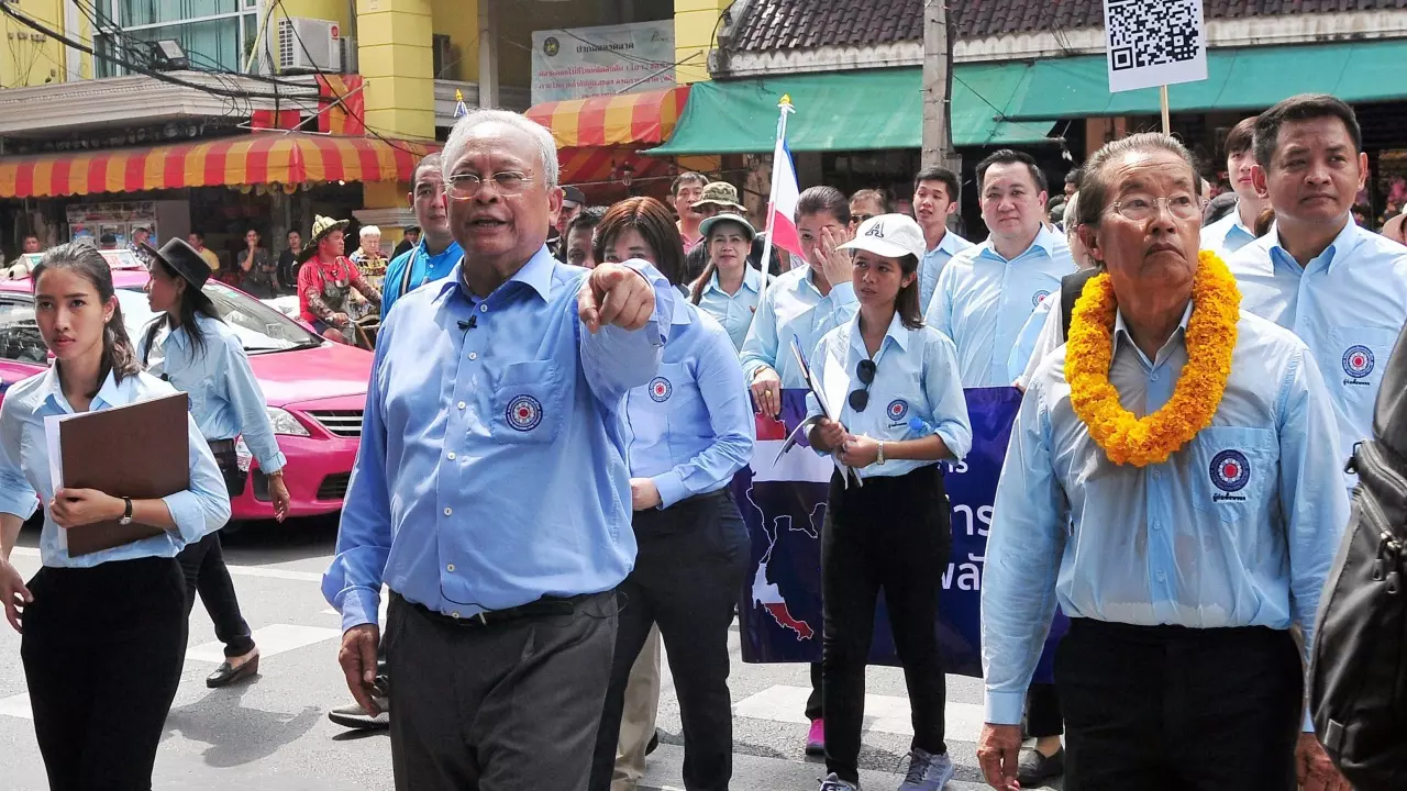 ปรากฏการณ์ ชาวบ้านถาม ’กลับมาเล่นการเมืองทำไม’ สะท้อนนัยอะไร ’สุเทพ’