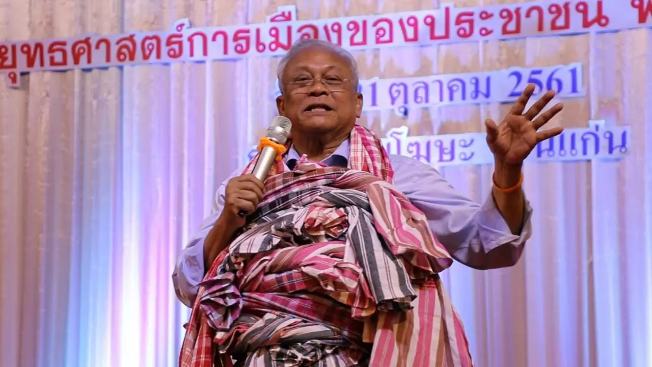 ปรากฏการณ์ ชาวบ้านถาม ’กลับมาเล่นการเมืองทำไม’ สะท้อนนัยอะไร ’สุเทพ’