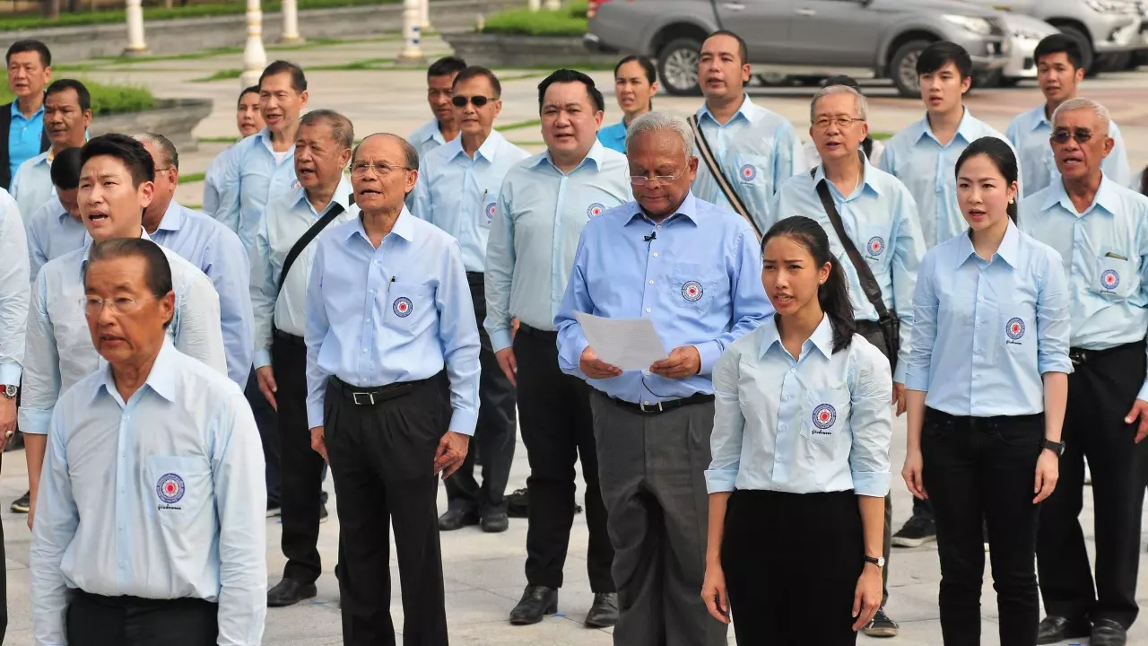 ปรากฏการณ์ ชาวบ้านถาม ’กลับมาเล่นการเมืองทำไม’ สะท้อนนัยอะไร ’สุเทพ’