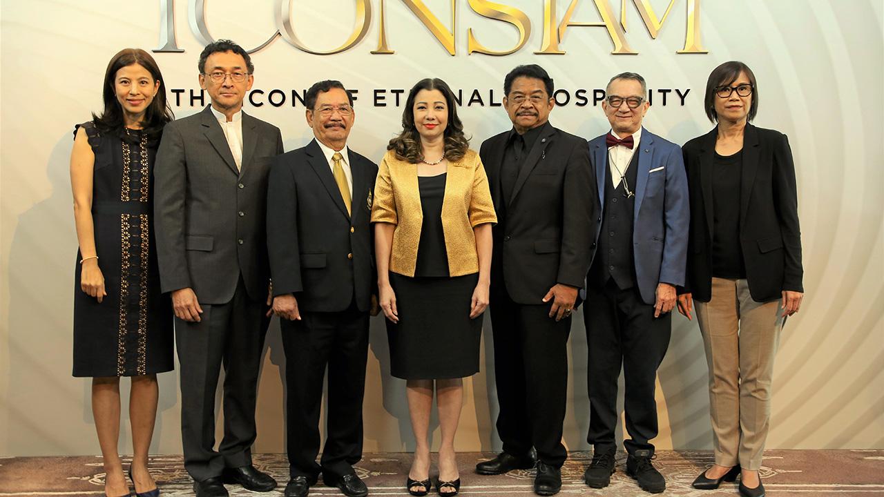 อย่าพลาด ชฎาทิพ จูตระกูล แถลงข่าวการจัด “มหาปรากฏการณ์งานเปิดเมืองไอคอนสยาม” อภิมหาโครงการเมืองแห่งการใช้ชีวิตสู่โลกอนาคต ในวันที่ 9 พ.ย. โดยมี ศ.ปรีชา เถาทอง, รศ.ดร.ภิญโญ สุวรรณคีรี และ ศ.ถาวร โกอุดมวิทย์ มาร่วมงานด้วย ที่ รร.วอลดอร์ฟ แอสโทเรีย วันก่อน.